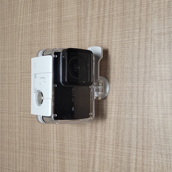 Yi Lite Action Camera Waterproof Case Kit - Picture 1 of 10